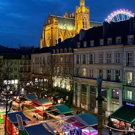 Grand Loft Industriel Avec Vue Cathedrale Centre Apartment